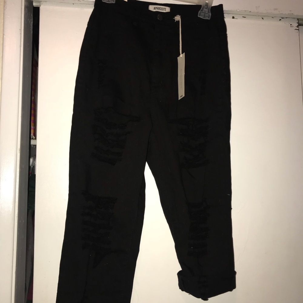 BRAND NEW FASHION NOVA RIPPED JEANS